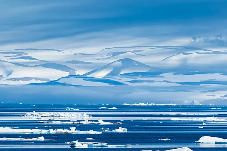 2024-0626 From the Northern Lights to the Polar Night-IMAGE-1