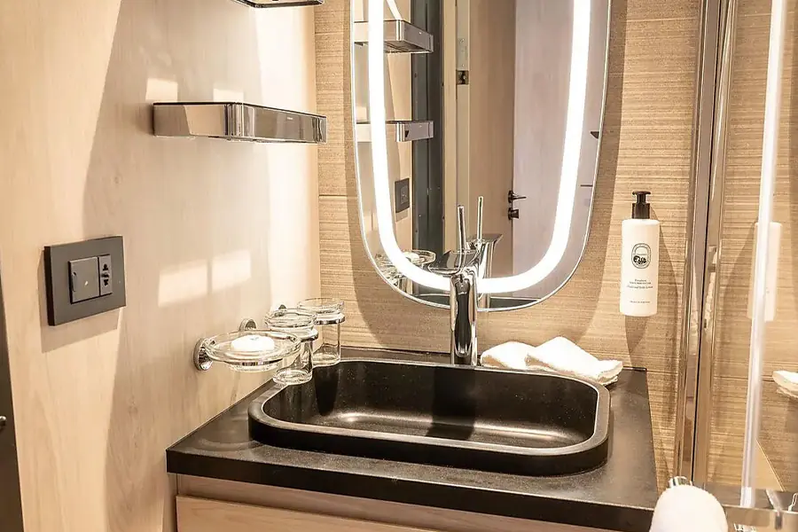 2025-1208-ponant-Window or Porthole Stateroom-image-1