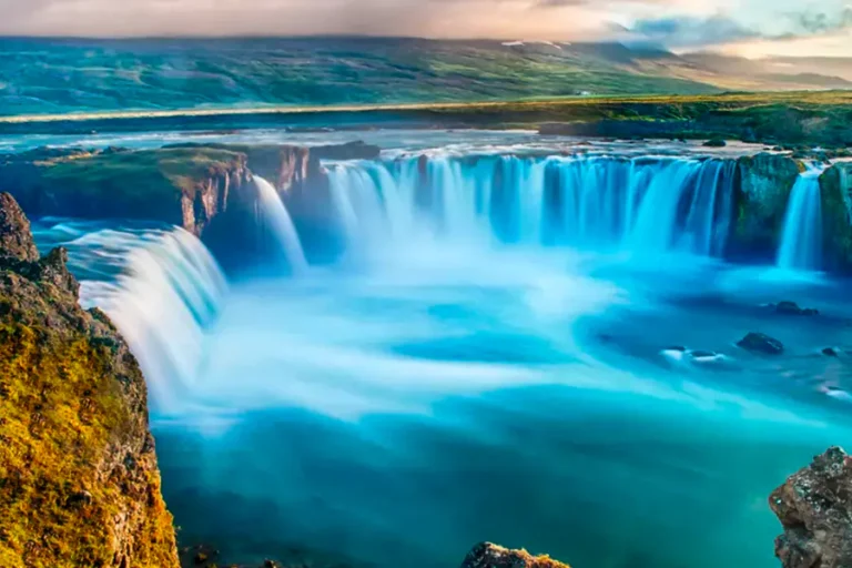 2024-0703 Iceland’s Majestic Landscapes-IMAGE