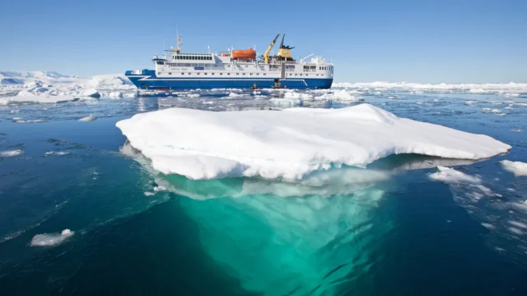 Antarctica21_Polar-Circle-1-1213_038_C_Sandra_Walser-scaled