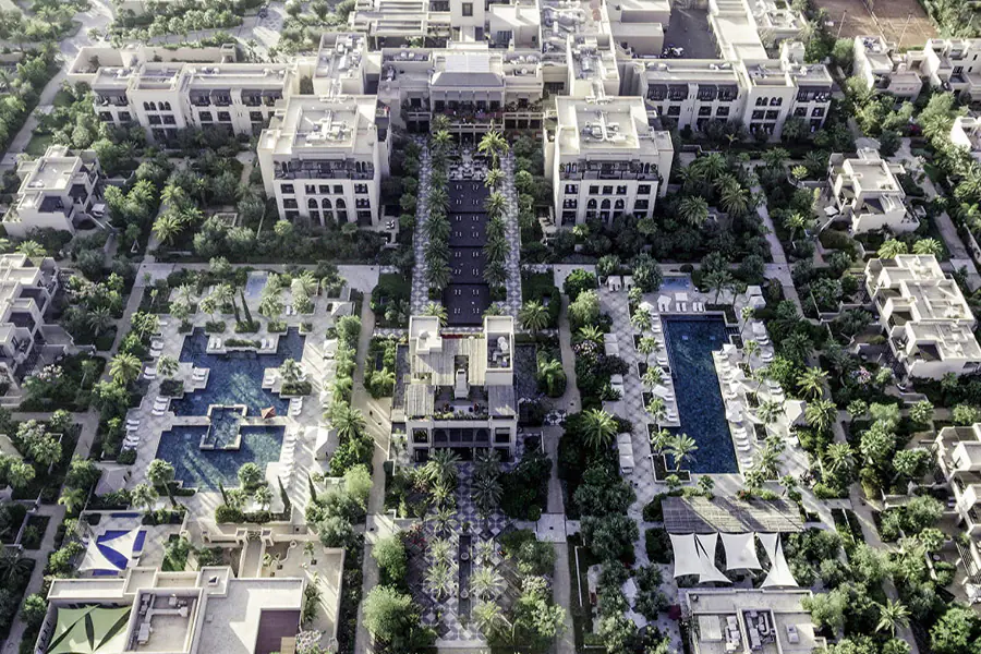 2025-0605-fourseasons-International-Intrigue-2026-image-33
