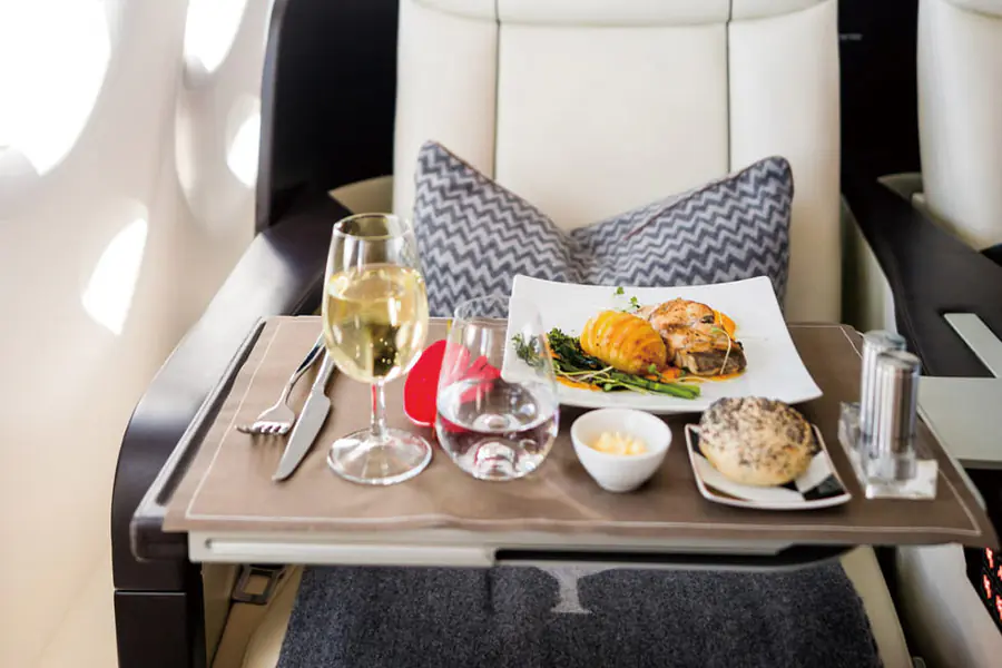 2025-0605-fourseasons-comprivatejet-image-900X600-01