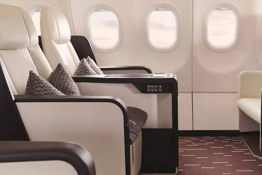 2025-0605-fourseasons-comprivatejet-image-900X600-09