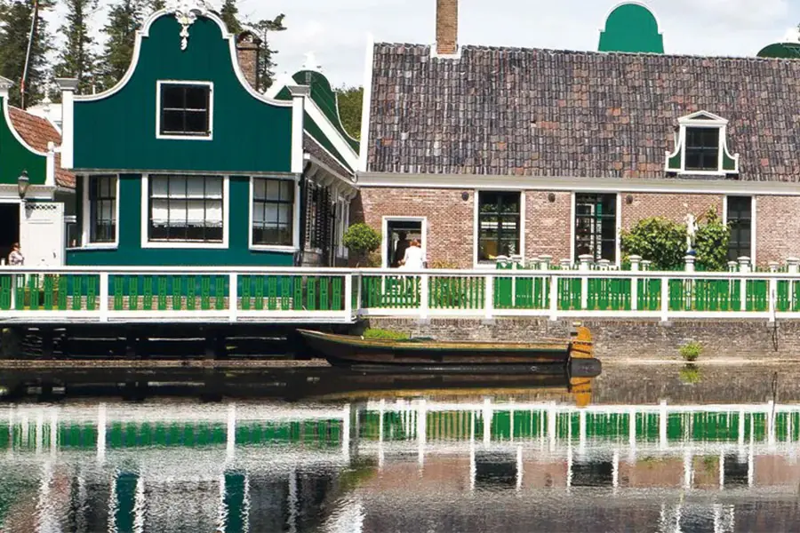 2025-0829-Cruise-along-the-South-North-Axis-from-Arles-to-Amsterdam-image-1