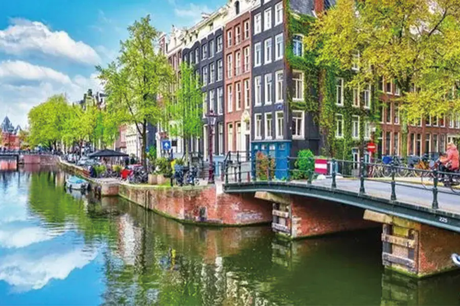 2025-0829-Cruise-along-the-South-North-Axis-from-Arles-to-Amsterdam-image-4