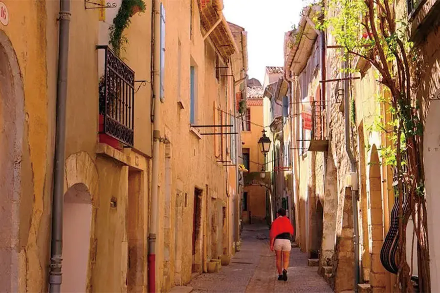 2025-0902-Christmas in Provence and the Rhône Valley-image-5