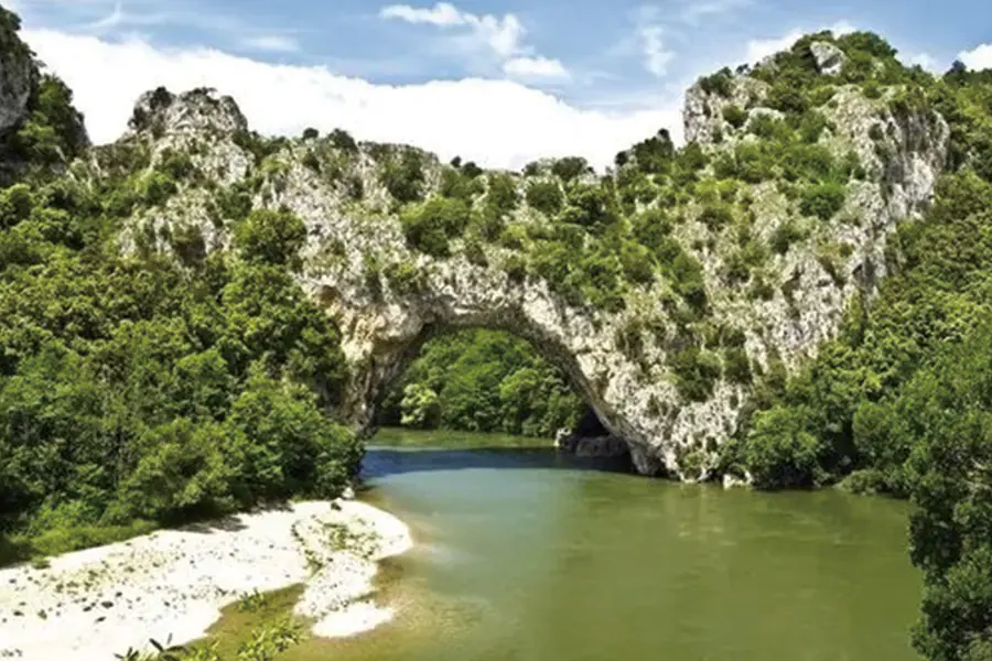 2025-0909-All-the-must-see-sites-on-the-Rhône-between-Lyon-image-1