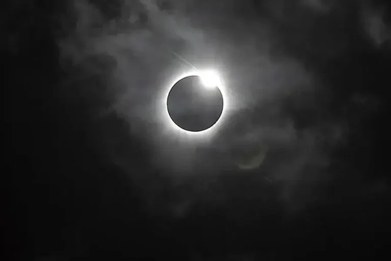 龐洛郵輪 | 地中海 | 伊比利半島追光之旅，日全蝕與雙國巡禮A Solar Eclipse at Sea: Voyage Along the Iberian Peninsula – with Smithsonian Journeys / 2027年07月