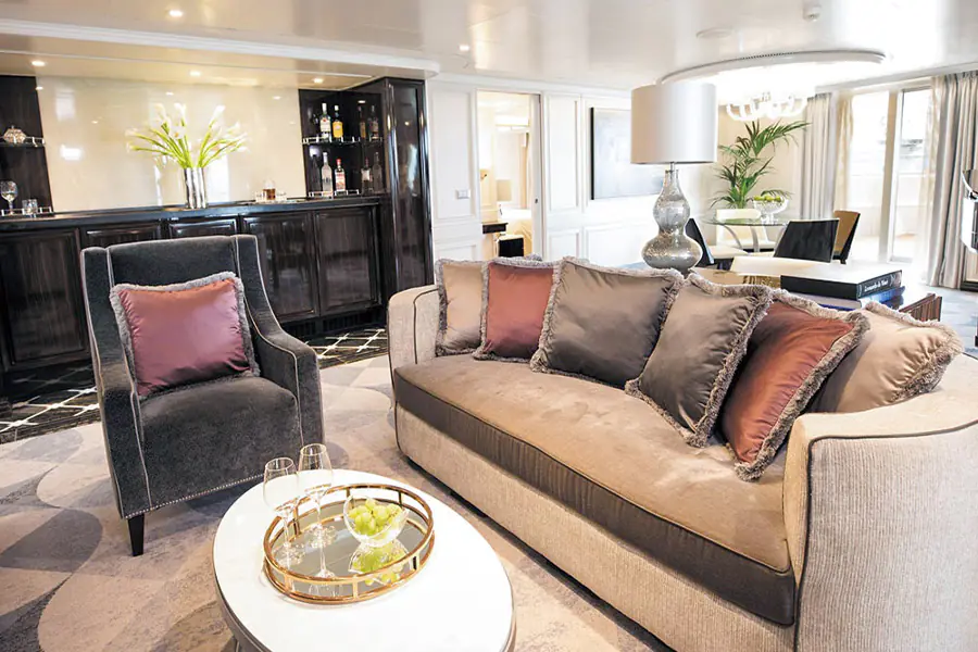 2025-1211-Explorer-Signature Suite-image-2