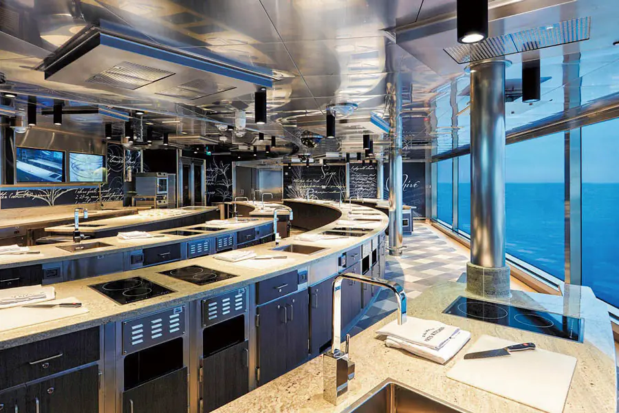 2025-1211-sevenseas-SACRED PAGODAS HOLY TEMPLES，Hong Kong-TO-Tokyo-image-07