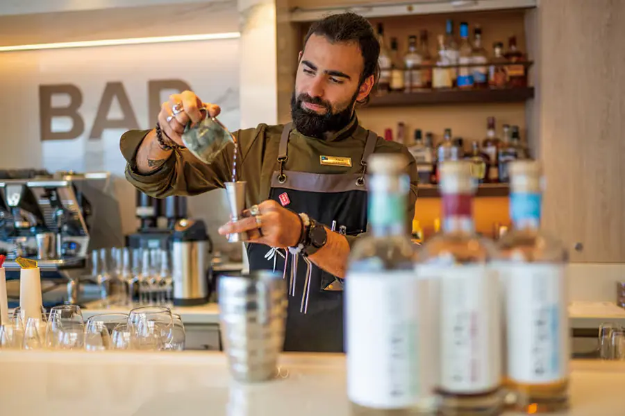 2025-1223 Lindblad Expeditions- NationalGeographicResolution-image-01