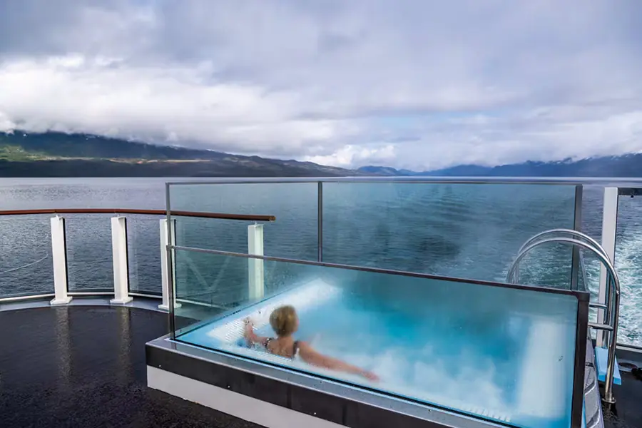 2025-1223 Lindblad Expeditions- NationalGeographicResolution-image-03