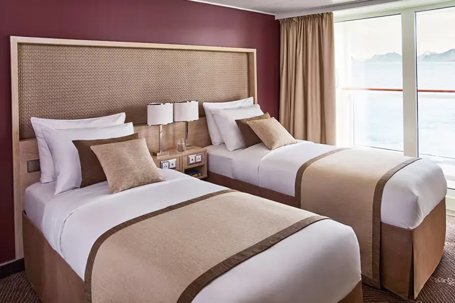 2025-1223 Lindblad Expeditions- NationalGeographicResolution-image-04