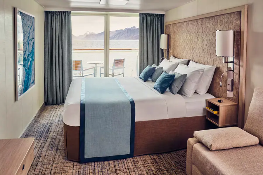 2025-1223 Lindblad Expeditions- NationalGeographicResolution-image-10