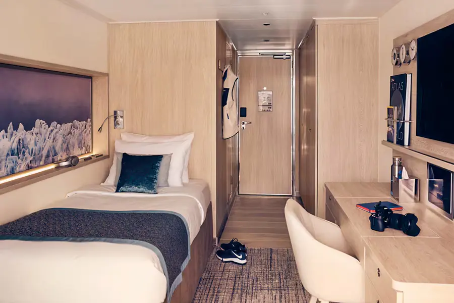 2025-1223 Lindblad Expeditions- NationalGeographicResolution-image-12