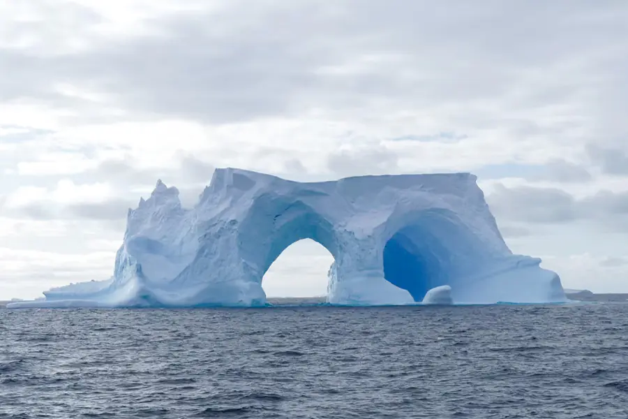 2025-1230-oceanwide-Icebergs-image-2