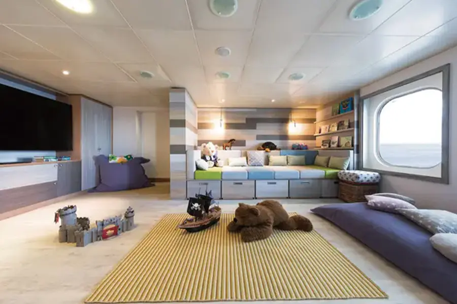 2026-0108- HAPAG-LLOYD CRUISES-EUROPA-Family-image-1