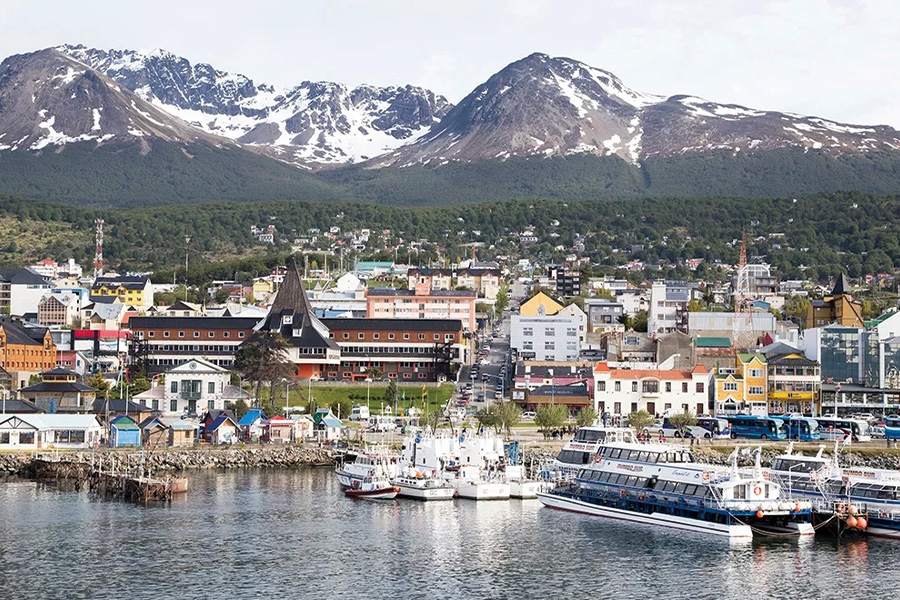 2026-0112 HX Expeditions-Highlights of Antarctica-image-03