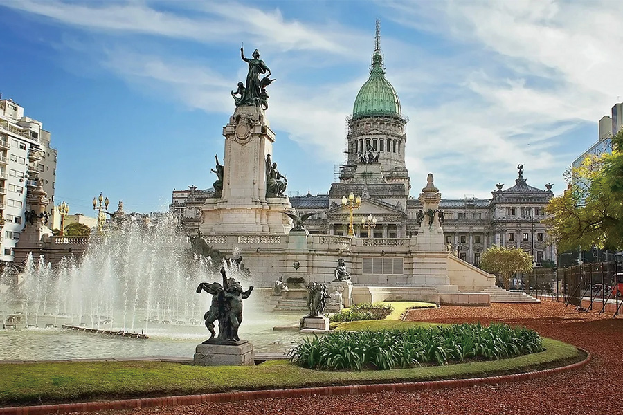 2026-0112 HX Expeditions-Highlights of Antarctica-image-16