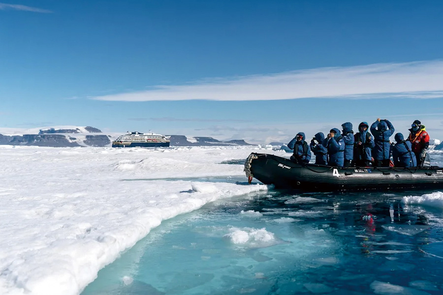2026-0112 HX Expeditions-Highlights of Antarctica-image-19