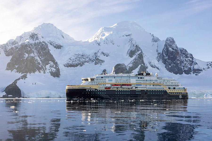 2026-0112 HX Expeditions-Highlights of Antarctica-image-23