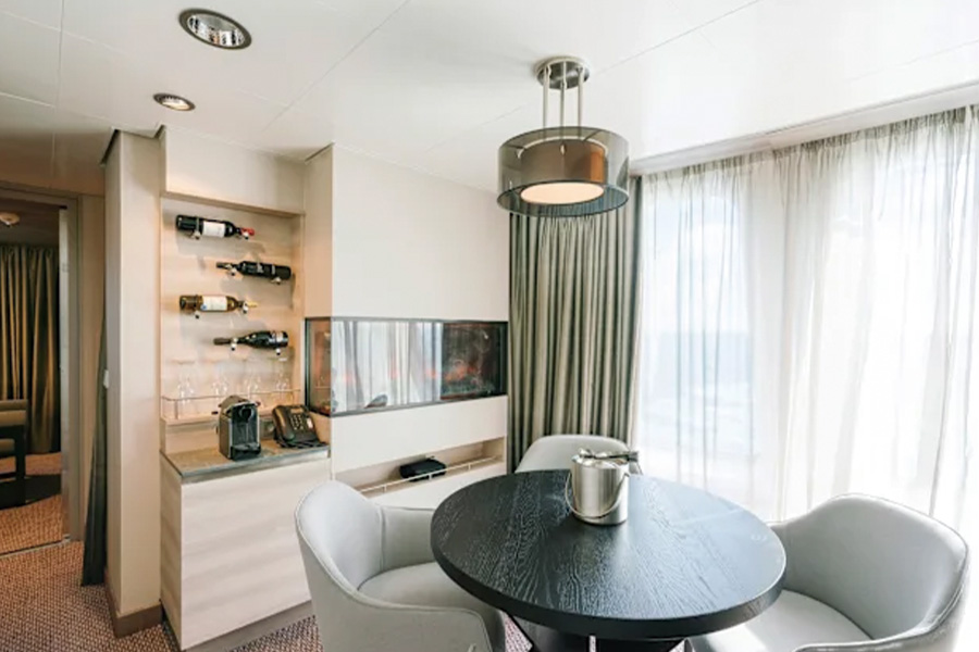 2026-0112 HX Expeditions-MB Extra-Large Suite-image-1