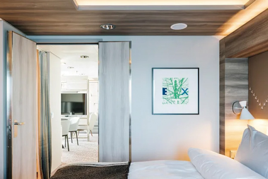 2026-0112 HX Expeditions-MB Extra-Large Suite-image-3