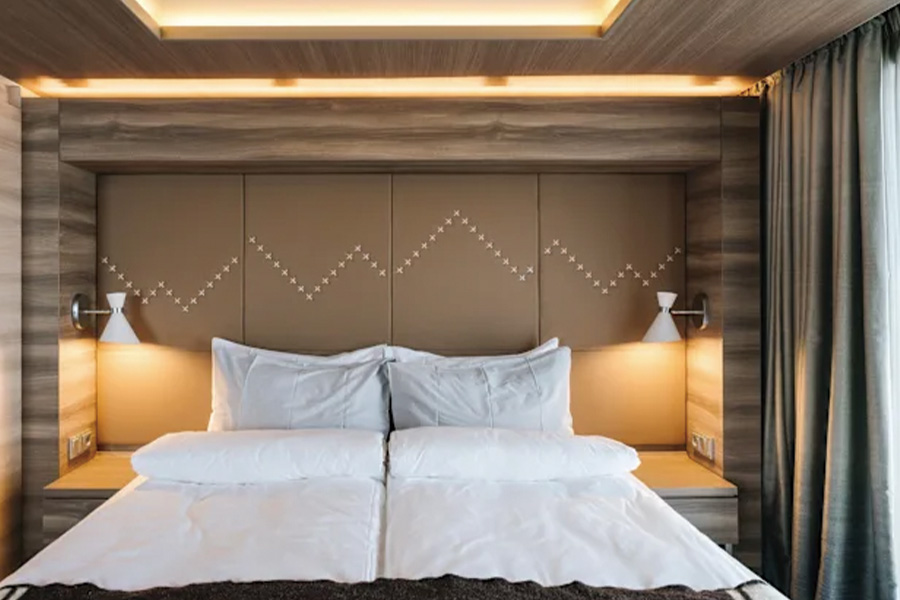 2026-0112 HX Expeditions-MC Corner Suite-image-3