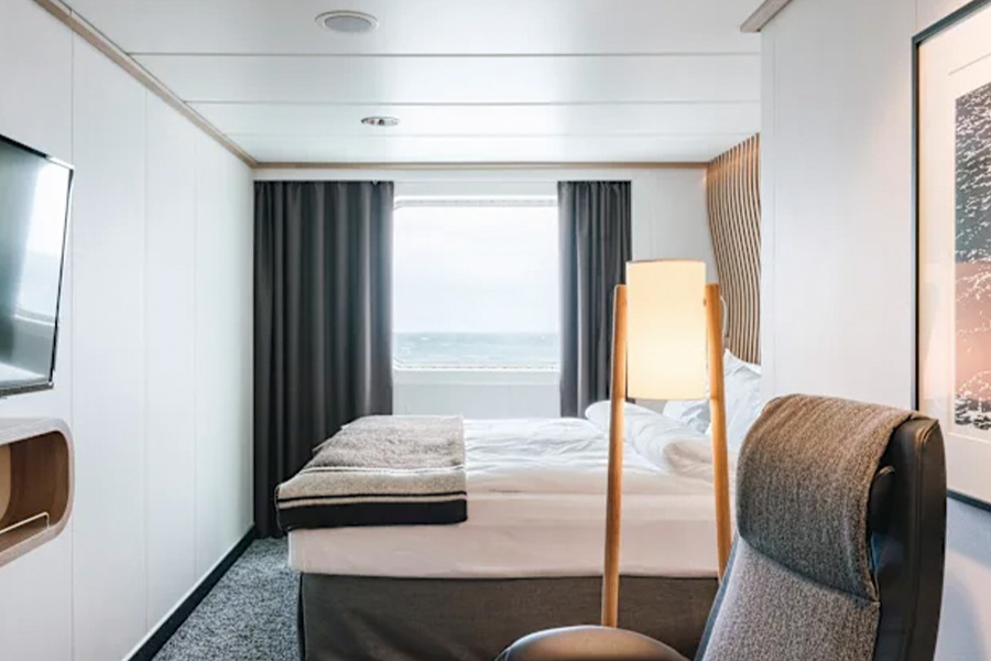 2026-0112 HX Expeditions-RR Outside cabin-image-3