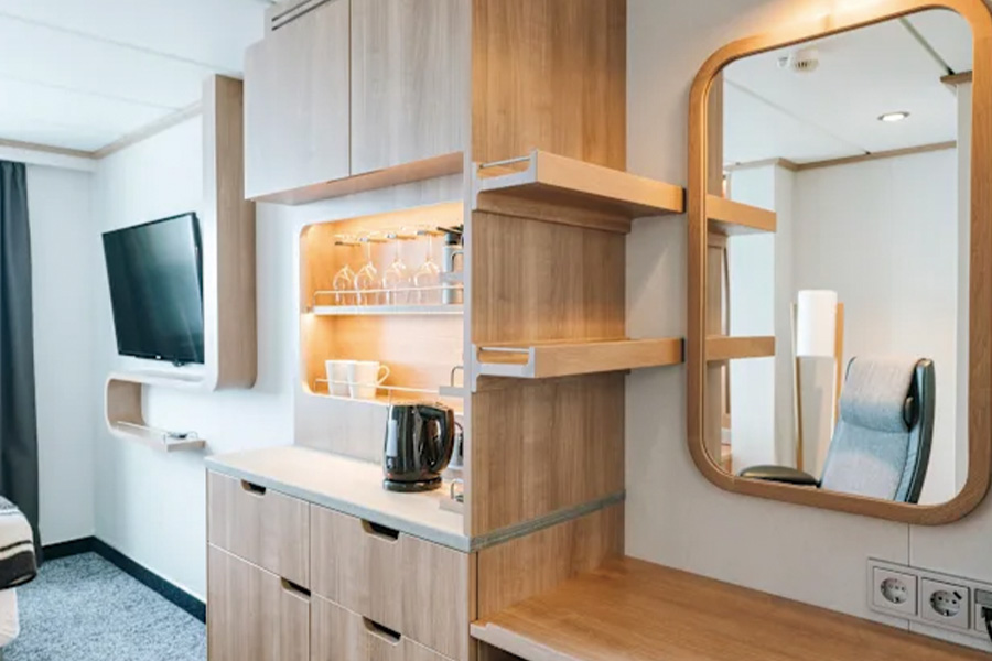 2026-0112 HX Expeditions-RR Outside cabin-image