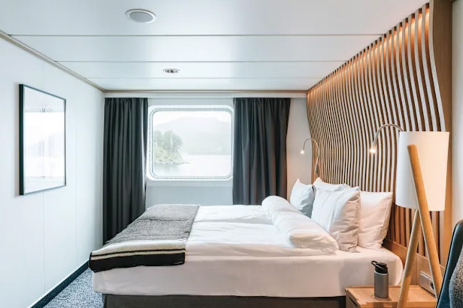 2026-0112 HX Expeditions-TT Outside cabin-image-3