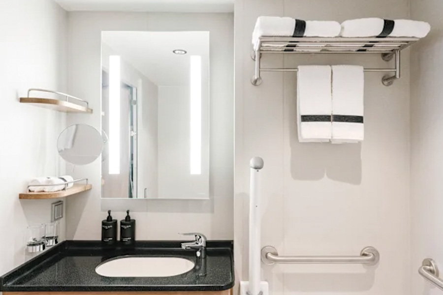 2026-0112 HX Expeditions-TY Wheelchair-accessible outside cabin-image