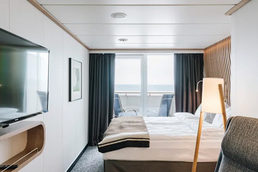 2026-0112 HX Expeditions-XT Outside cabin with balcony-image-2