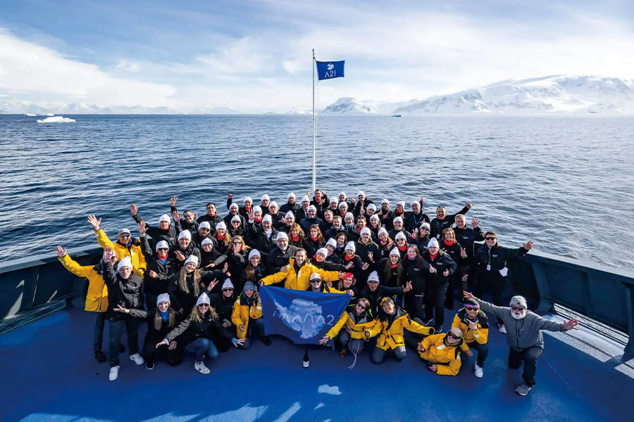 2026-0505-Antarctica 21-Aircraft-image-1