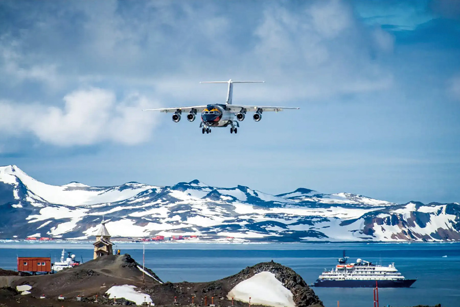2026-0505-Antarctica 21-Aircraft-image-3