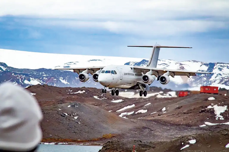2026-0505-Antarctica 21-Aircraft-image-7