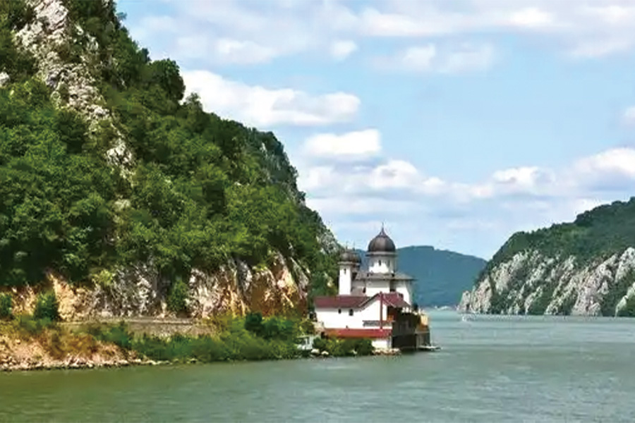 2026-0512-Trans-European cruise from Strasbourg to Budapest (port-to-port cruise)2-image-06