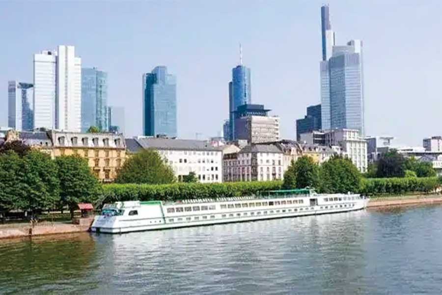 2026-0514-Trans-European-cruise-from-France-to-the-Iron-Gates-image-2