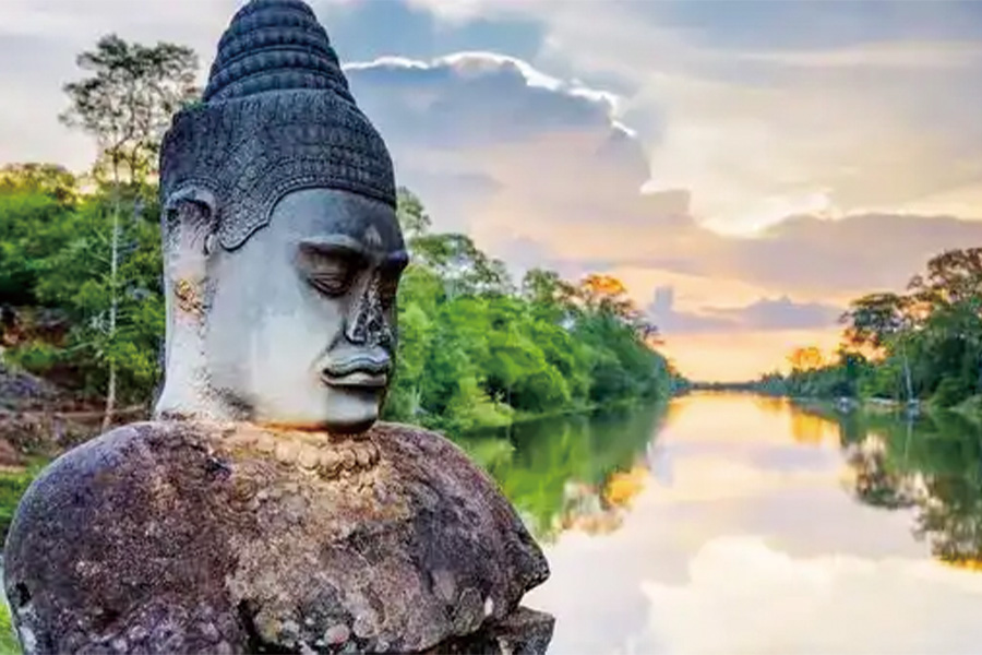 2026-0518-From the Temples of Angkor to the Mekong Delta & Hanoi and Halong Bay-image-1