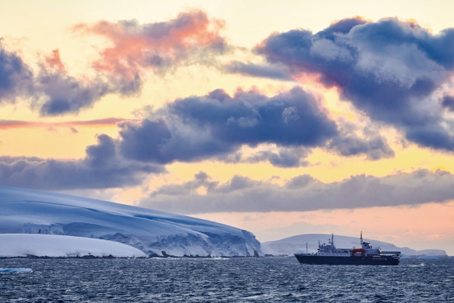 2026-0622-Antarctica – Emperors & Snow Hill Island – Helicopters-image-14