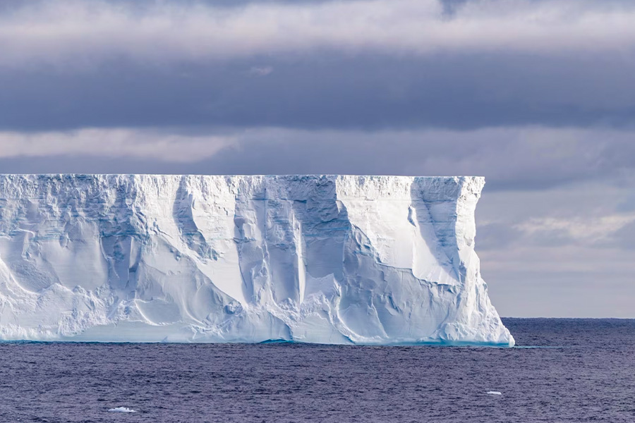 2026-0624-Antarctica – Emperors & Snow Hill Island – Helicopters-image-2
