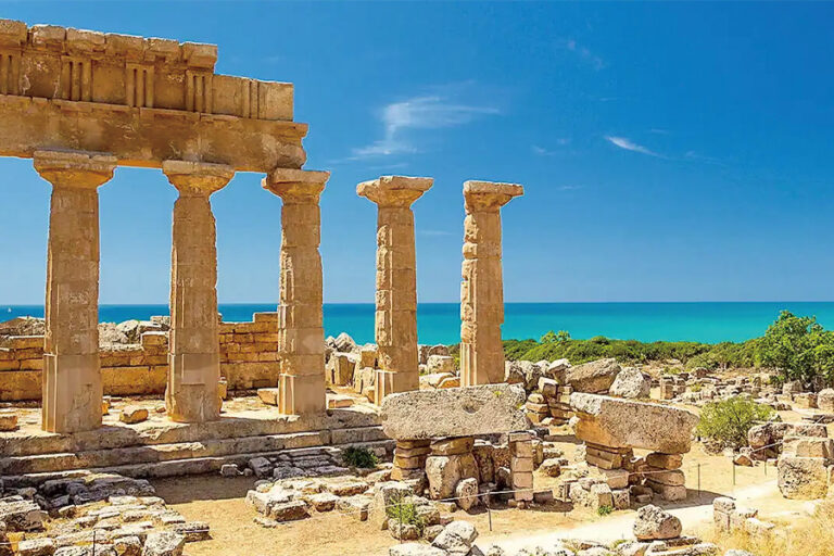 龐洛郵輪 | 地中海 | 巡禮地中海：西西里、撒丁島和馬約卡島Cruising the Mediterranean: Sicily, Sardinia, and Mallorca – with Smithsonian Journeys / 2028年04月
