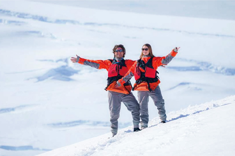 2026-0716-antarctica-21-kayak-image-4