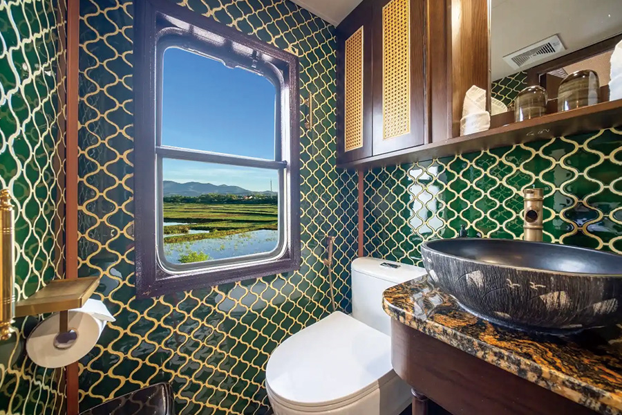 2026-0929-SJourney Train-resized-Bathroom-3